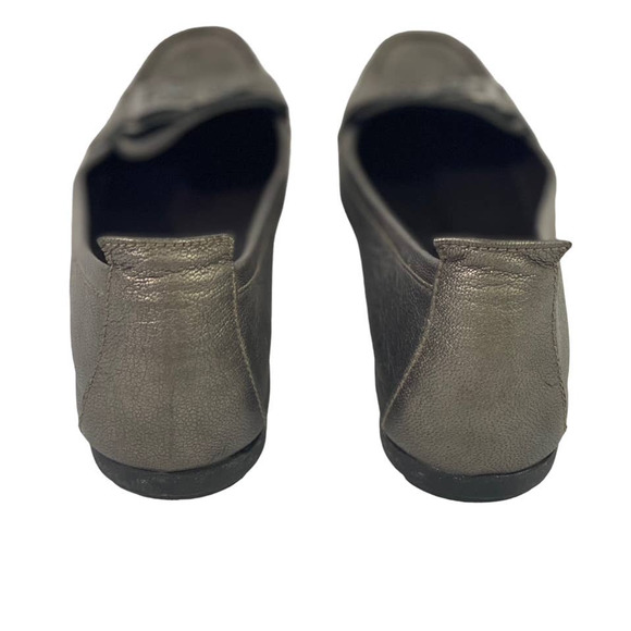 Stuart Weitzman Zwick Moccasin Loafer Flat Shoes Pewter Gray Shimmer Buckle 8.5M - Picture 6 of 11